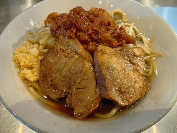 「ラーメン200ｇ」@成城贅肉店の写真