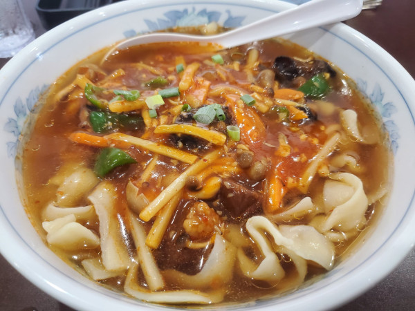 「麻辣牛肉刀削麺」@品源 中華レストラン 寒川店の写真