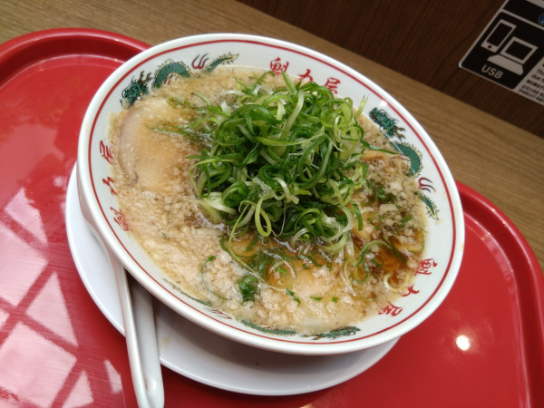 「京都背脂醤油九条ねぎラーメン 934円」@京都北白川ラーメン魁力屋 イオンモール下田店の写真