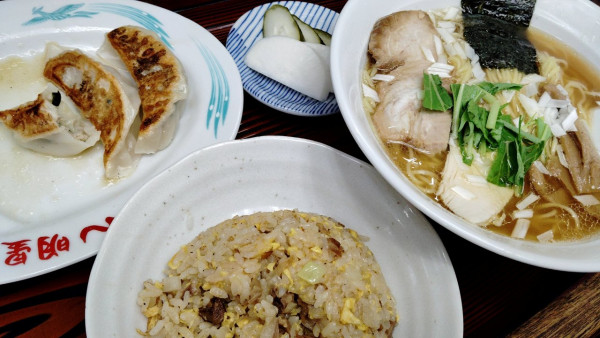 「ラーメン　チャーハン　餃子」@明星飯店の写真