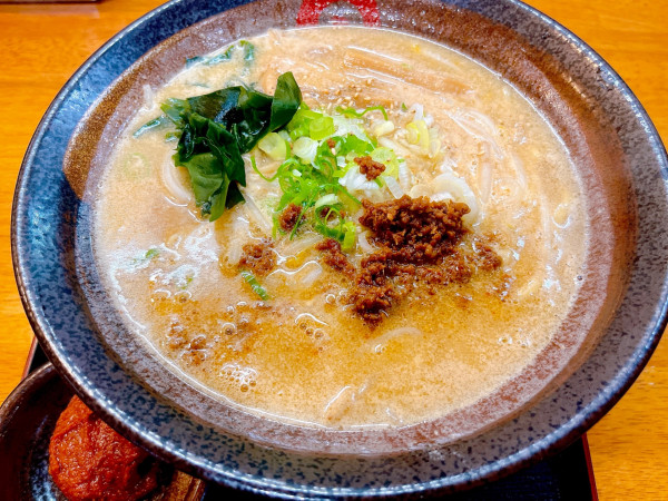 「うま肉味噌らーめん（946円）、にんにく辛味噌（33円）」@満天家 インターパーク店の写真