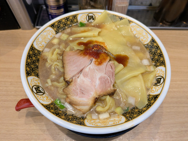 「「すごい煮干しラーメン」870円」@すごい煮干ラーメン凪 多摩センター店の写真