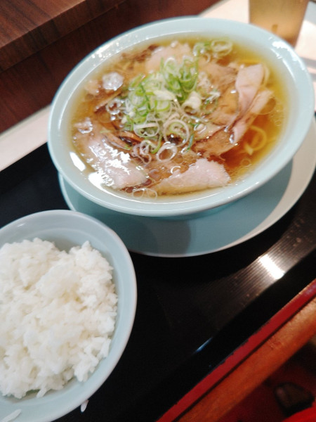 「中華そば(750円)」@新橋ニューともちんラーメン 川崎駅前店の写真