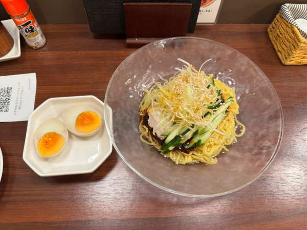 「よだれどりの冷やし麺 1000円＋サービス味玉」@中華とお酒 新花の写真