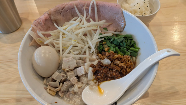 「特製背油纏いそば（小ライスサービス）」@麺屋 大獅子の写真