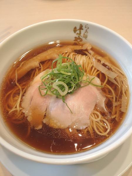 「醤油らぁ麺」@らぁ麺 はやし田 入間店の写真