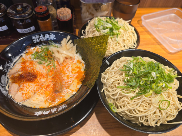「博多とんこつラーメン・替玉✘5 ¥1,000」@横浜家系ラーメン 壱角家 京急川崎店の写真