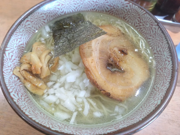 「牛骨そば塩」@麺や 虎ノ道の写真