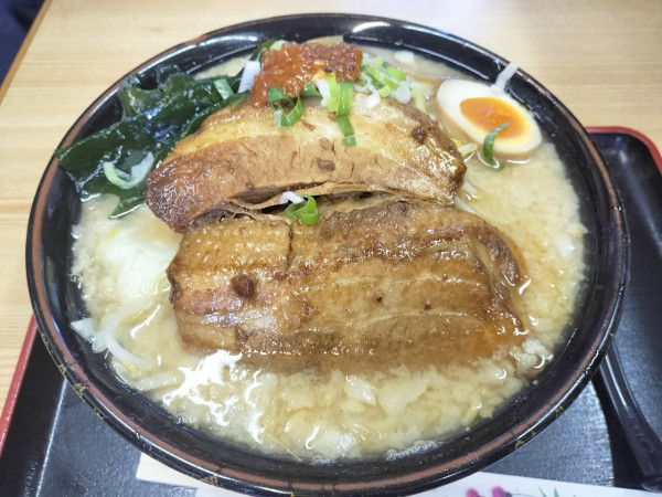 「角煮とんこつラーメン」@MAKIBAの写真