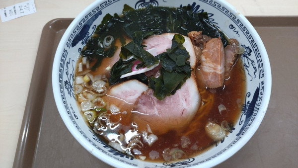 「チャーシュー麺(900円・メンマ抜)」@府中運転免許試験所B1食堂の写真