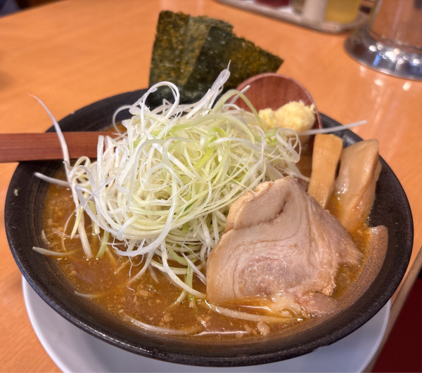 「藤岡味噌ねぎらーめん（生姜鬼増し）」@らーめん駿 ららん藤岡店の写真