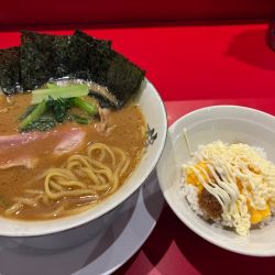 ラーメン950円、半玉子まぶし150円