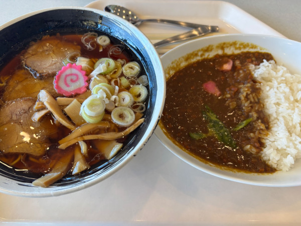 「旭川ラーメン」@旭山動物園東門レストラン カムイチカブの写真