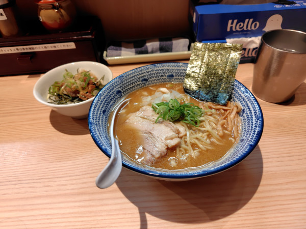 「焼きあご鶏白湯らぁめん醤油¥950」@中華そば かじもとの写真