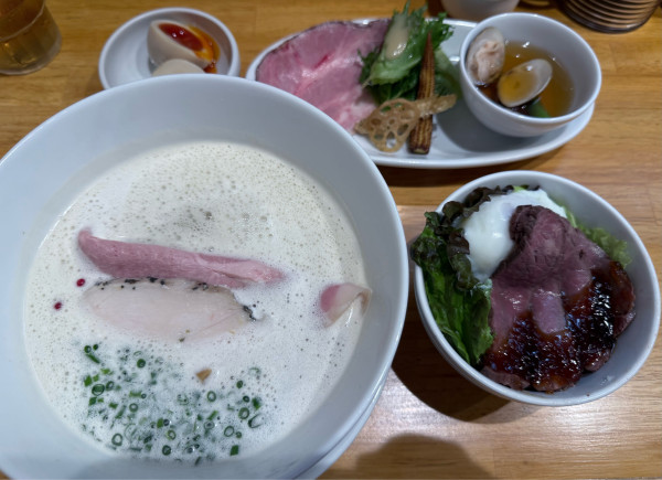 「ぱいたんらぁめん特製盛りとローストビーフ丼」@麺家 獅子丸の写真