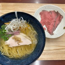 和出汁塩ラーメン（鶏と牛）
