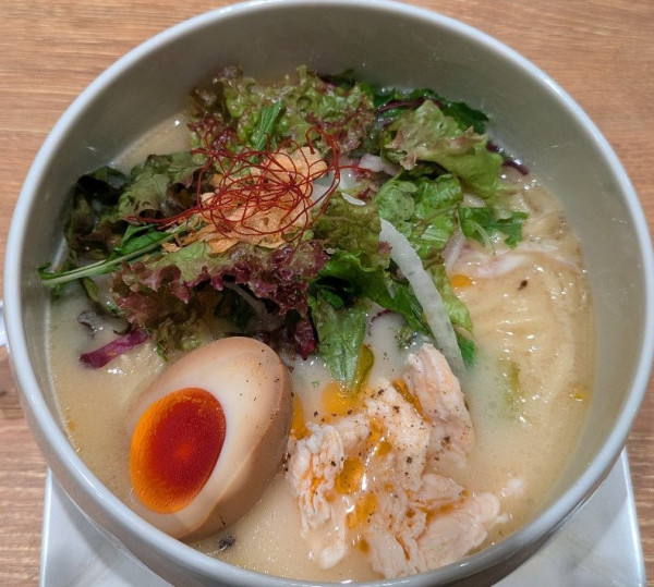 「鶏白湯塩そば」@蔭山樓 横浜ジョイナス店の写真