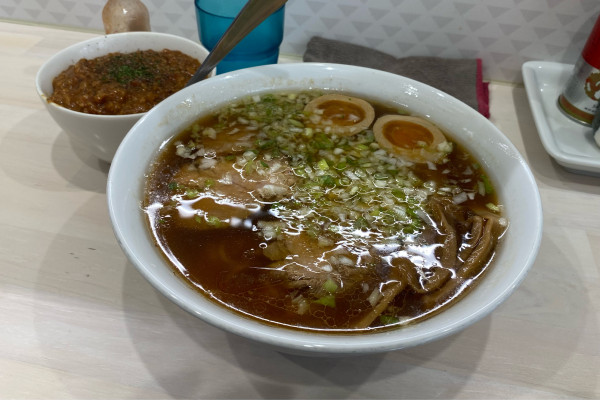 「特製中華そば　大盛　限定トマトカレーご飯」@中華そば ふくみみの写真
