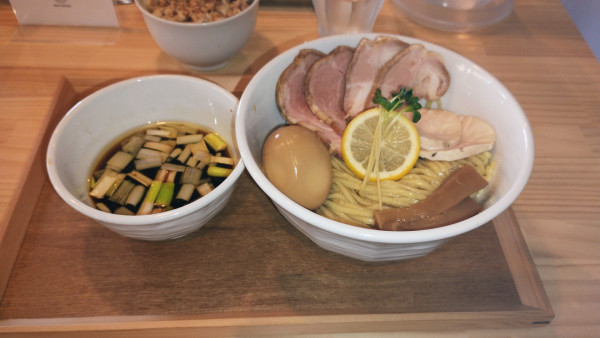 「特製昆布水つけ麺（醤油）」@MENYA TOMOSHIBIの写真