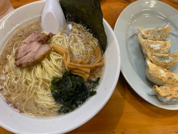「正油ラーメン・味薄目：690円（＋餃子）」@ラーメンショップ椿 二本松店の写真