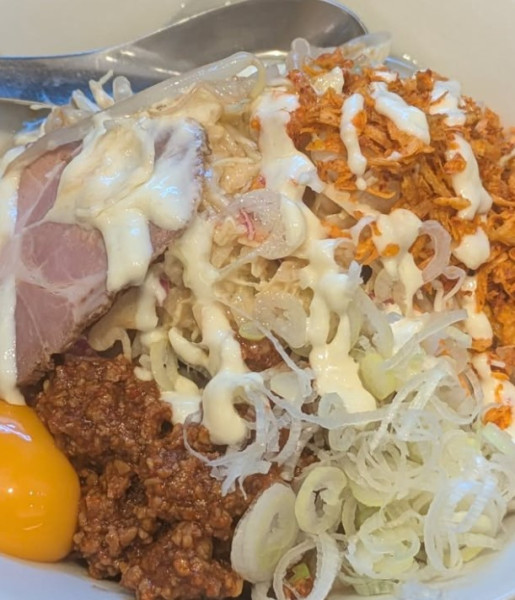 「【7月限定】冷やしまぜそば（デラックス）」@つけめんTETSU 横浜ランドマークプラザ店の写真