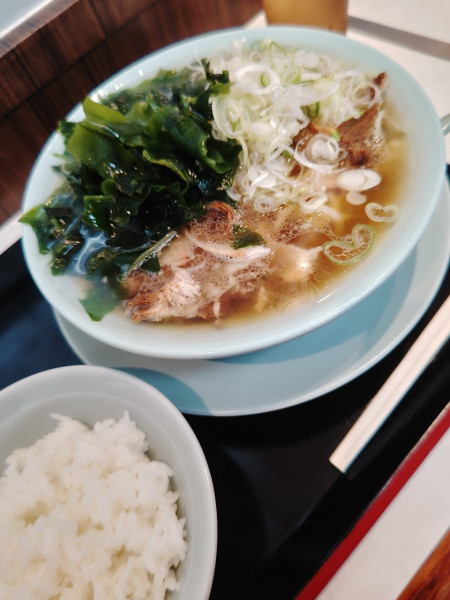 「わかめ中華そば(850円)」@新橋ニューともちんラーメン 川崎駅前店の写真