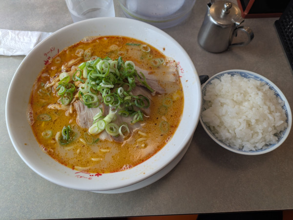「旨辛ざぼんらーめんセット1250円」@ざぼんラーメン スカイロード溝辺店の写真