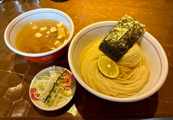 「昆布水つけ蕎麦(塩)+薬味セット」@特級鶏蕎麦 龍介 土浦学園通り店の写真
