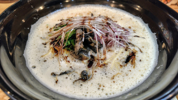 「鶏白湯【黒】(950円)」@鶏白湯麺 石田屋の写真