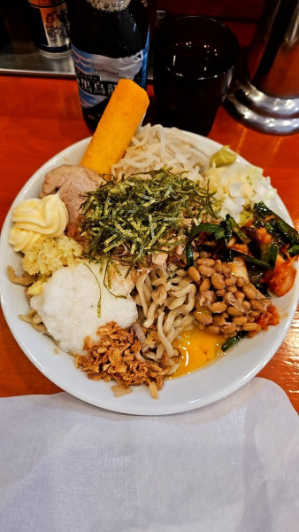 「【限定】冷やしスタミナネバトロニラキムチ納豆まぜそば大盛り」@麺屋穴場の写真