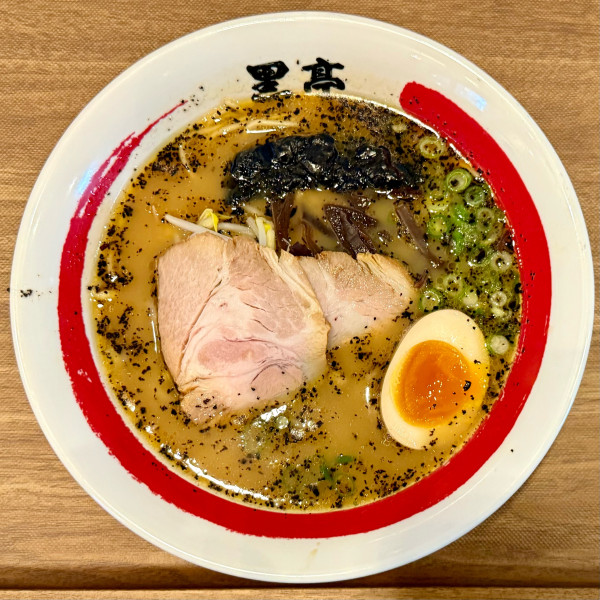 「ちびたまラーメン(半熟)¥920」@黒亭 本店の写真