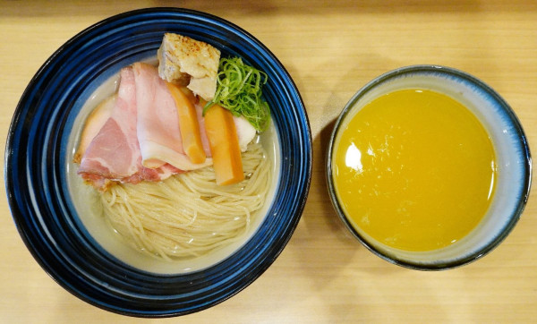 「地鶏中華つけそば 塩＋味玉」@中華そば よしかわ 熊谷店の写真