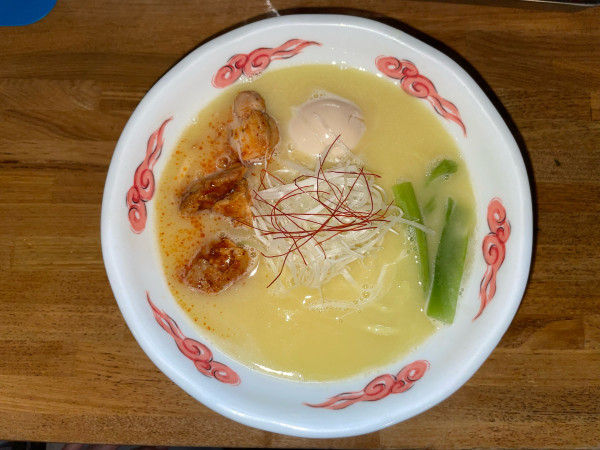 「辛鶏白湯らーめん+味付き玉子」@麺・酒処 ぶらりの写真
