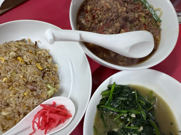 「台湾ラーメン&ニンニクチャーハン&青菜炒め」@味仙 名古屋駅店の写真