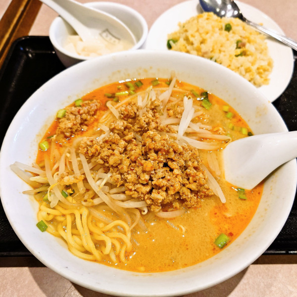 「担々麺＆チャーハン」@香港居酒屋 華翠苑の写真