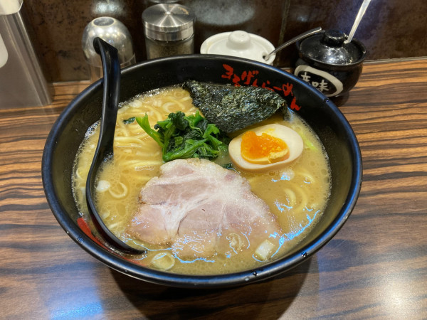 「とんこつラーメン（８８０円）」@まるげんらーめんの写真