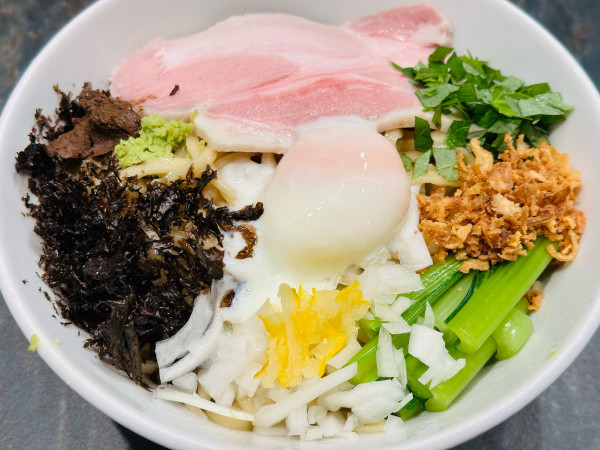 「冷やし油そば 1,050円 大盛り 200円」@宮元製麺の写真