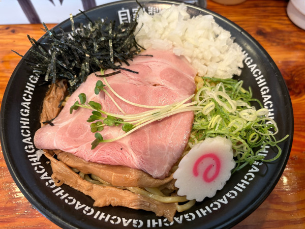 「油そば➕玉ねぎ」@油そば専門店 GACHIの写真