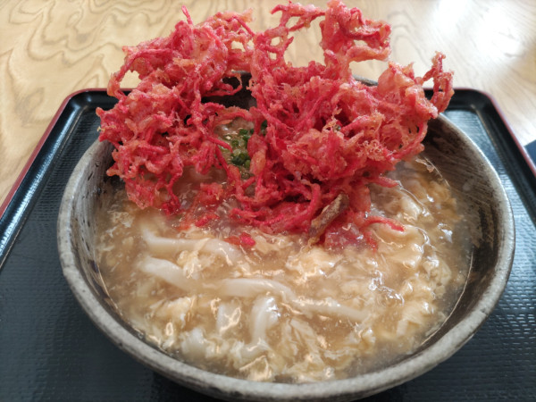 「鶏卵うどん+紅しょうが天」@釜あげうどん 団平の写真