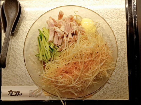 「【限定】鶏とゴボウ醤油の冷やし中華」@鶏soba座銀 横浜西口店の写真
