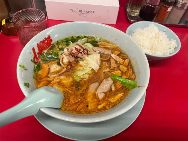「スタミナもつ醤油ラーメン」@山岡家 川島店の写真