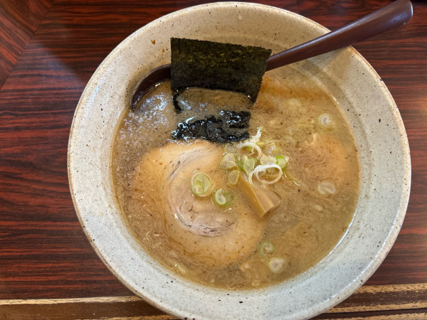 「醤油らーめん」@旭川らーめん 丸豆の写真