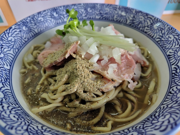 「限定2冷やしねこラーメン（煮干し）1100円」@NEW Akkeyラーメンの写真