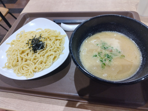 「鶏白湯つけ麺炭火焼き鴨肉入り690円」@リンガーハット イオンモール春日部店の写真