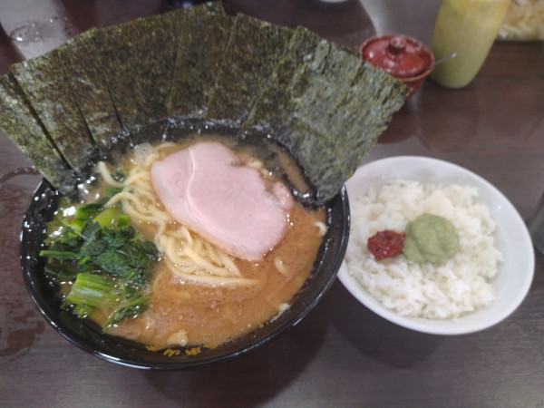 「ラーメン(並)¥900+のり¥120+ライス¥180-」@杉田家 千葉祐光店の写真