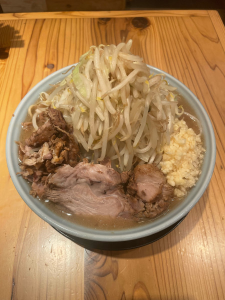 「俺道ラーメン500g(1250円)チャーシュー1枚・野菜マシ・に」@俺の生きる道 関内地下街マリナード店の写真