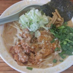 味噌ホルモンラーメン880円