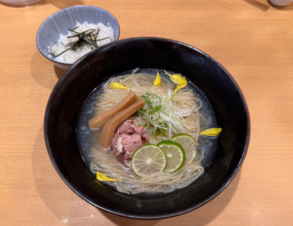 「貝だし冷しそば＋お茶漬け用白めし」@焼きあご塩らー麺 たかはし 越谷レイクタウン店の写真