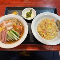 冷やし中華と半チャーハンセット980円