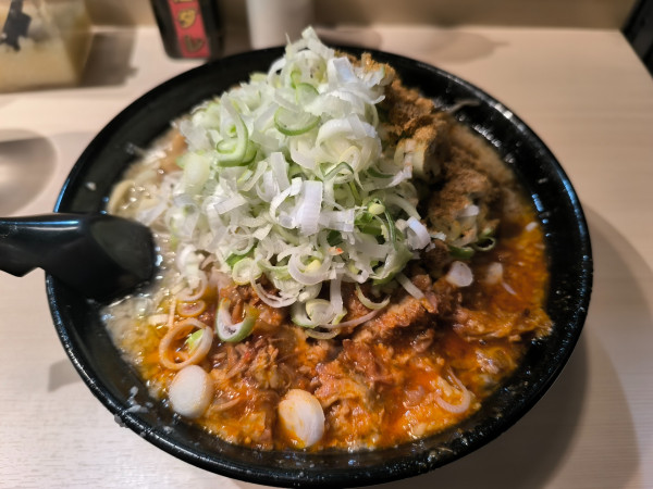 「辛ホルモン麺」@ギットリラーメン ブタザンマイの写真
